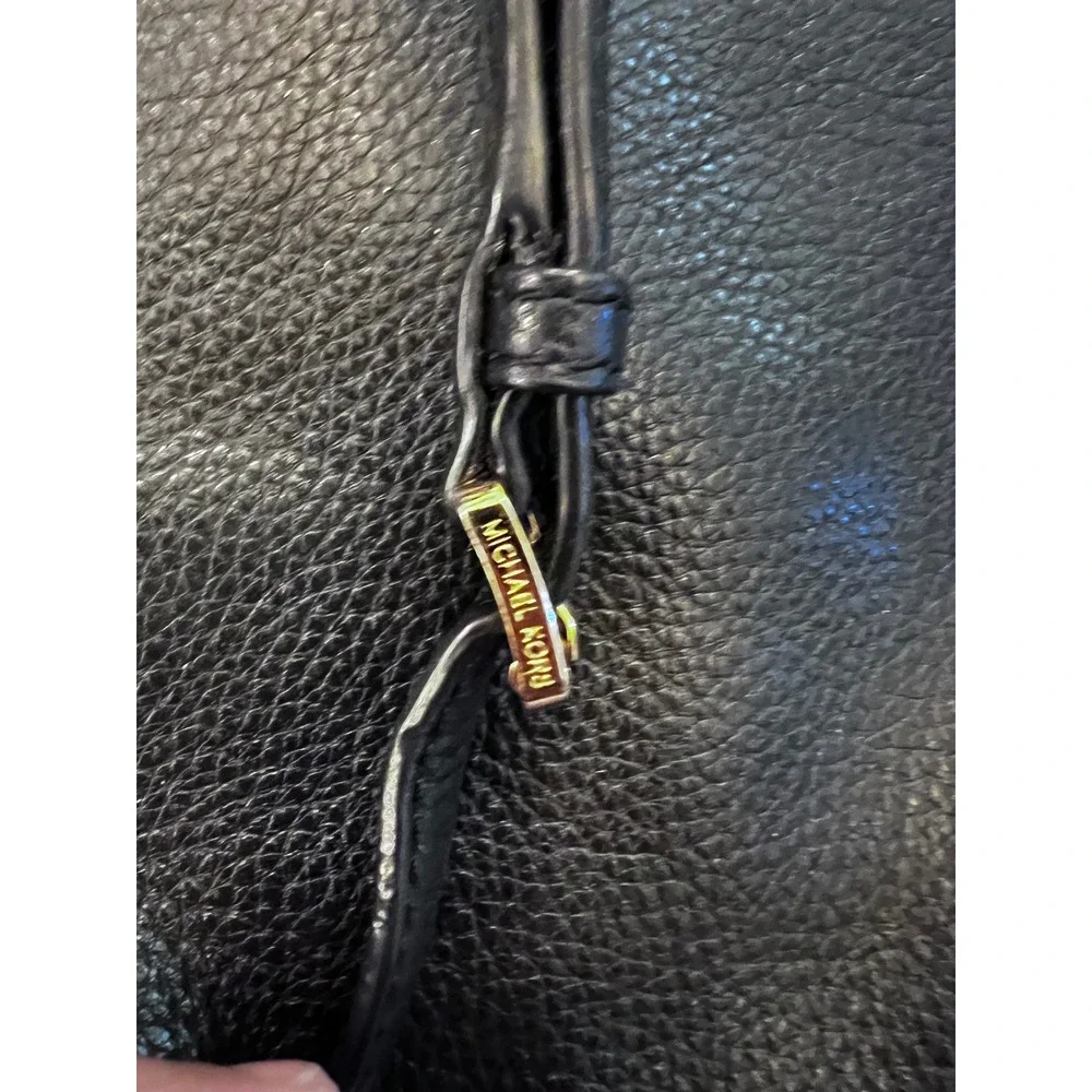 Michael Kors Black Pebbled Leather Crossbody Bag Gold Chain Buckle Detail Luxury
